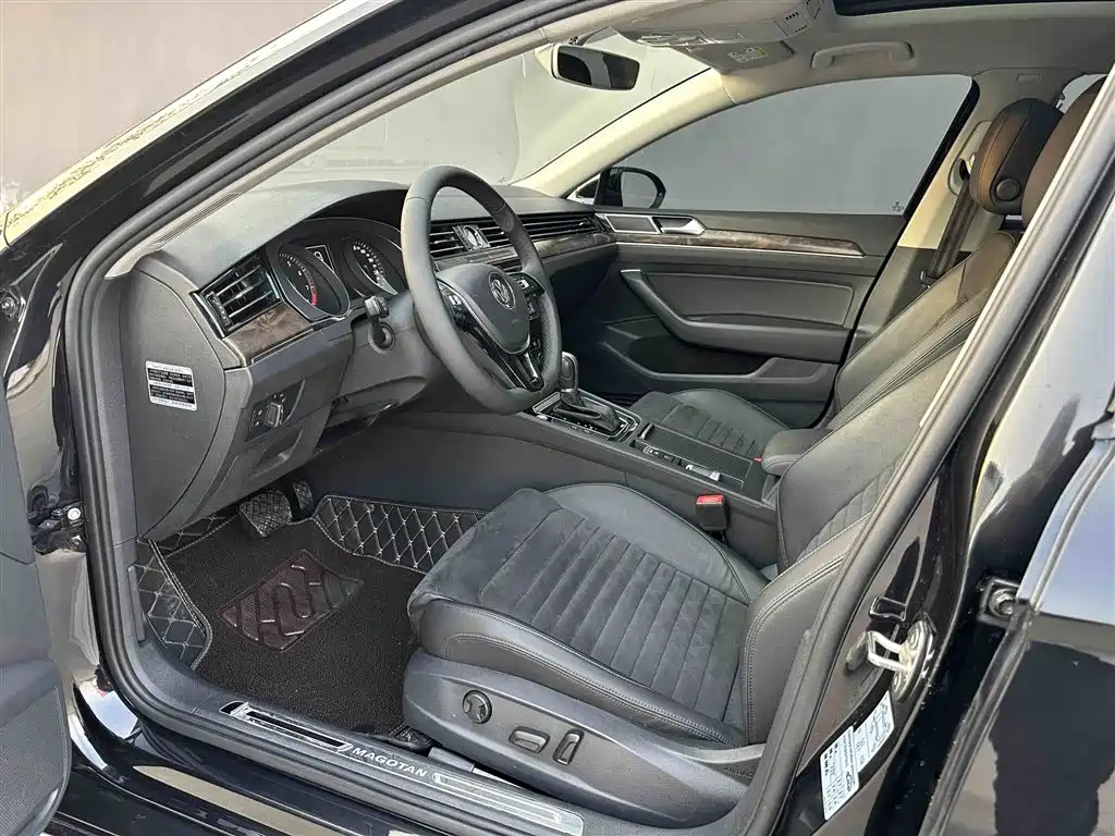 Volkswagen Magotan 2017 380TSI DSG Luxury фото 12