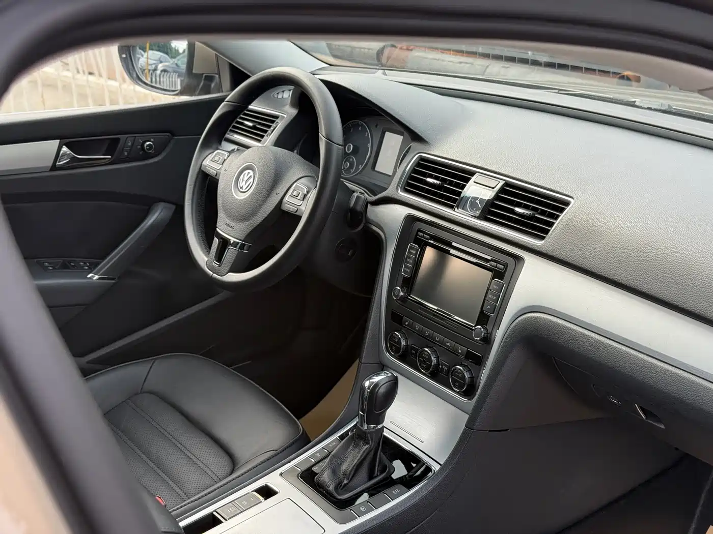 Volkswagen Passat 2014 1.8TSI DSG Executive Edition фото 14