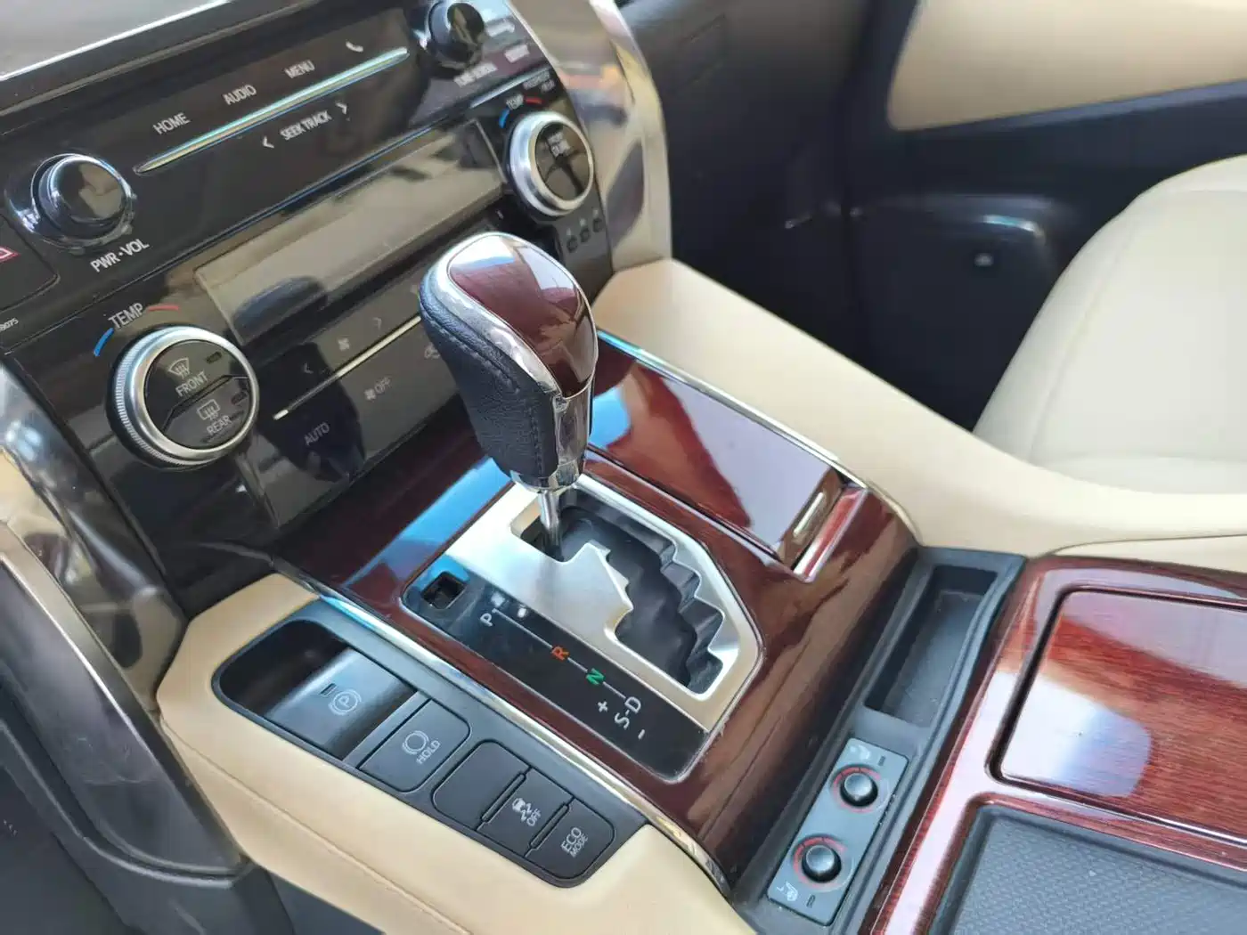 Toyota Alphard 2015 3.5L Luxury Edition фото 16