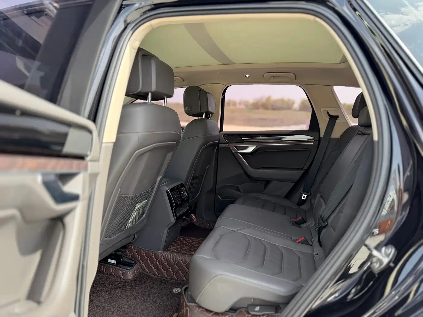 Volkswagen Touareg 2019 2.0TSI Sharp Wing Edition China VI фото 5