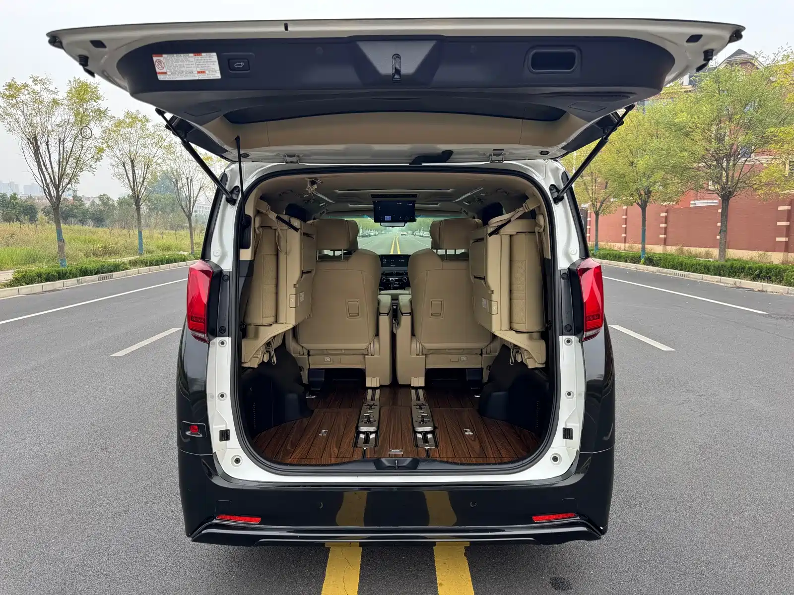 صورة 26 - Toyota Alphard