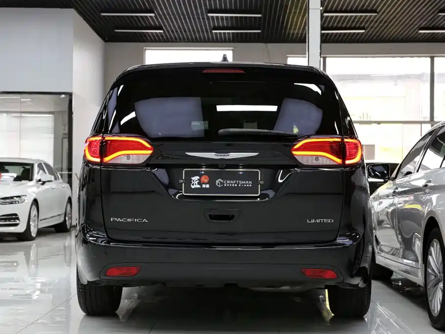 Chrysler Grand Voyager (Import) 2019 2017 3.6L Premium Edition