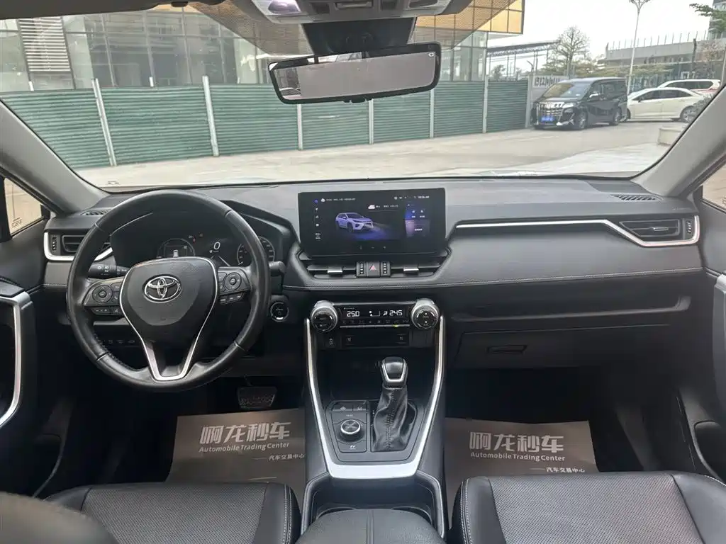 Toyota Wildlander 2023 Hybrid 2.5L E-CVT AWD Premium Edition фото 10