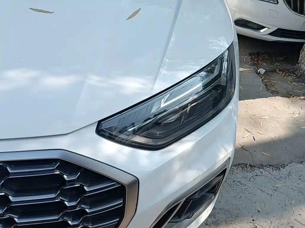 Фото 24 - Audi Q5L