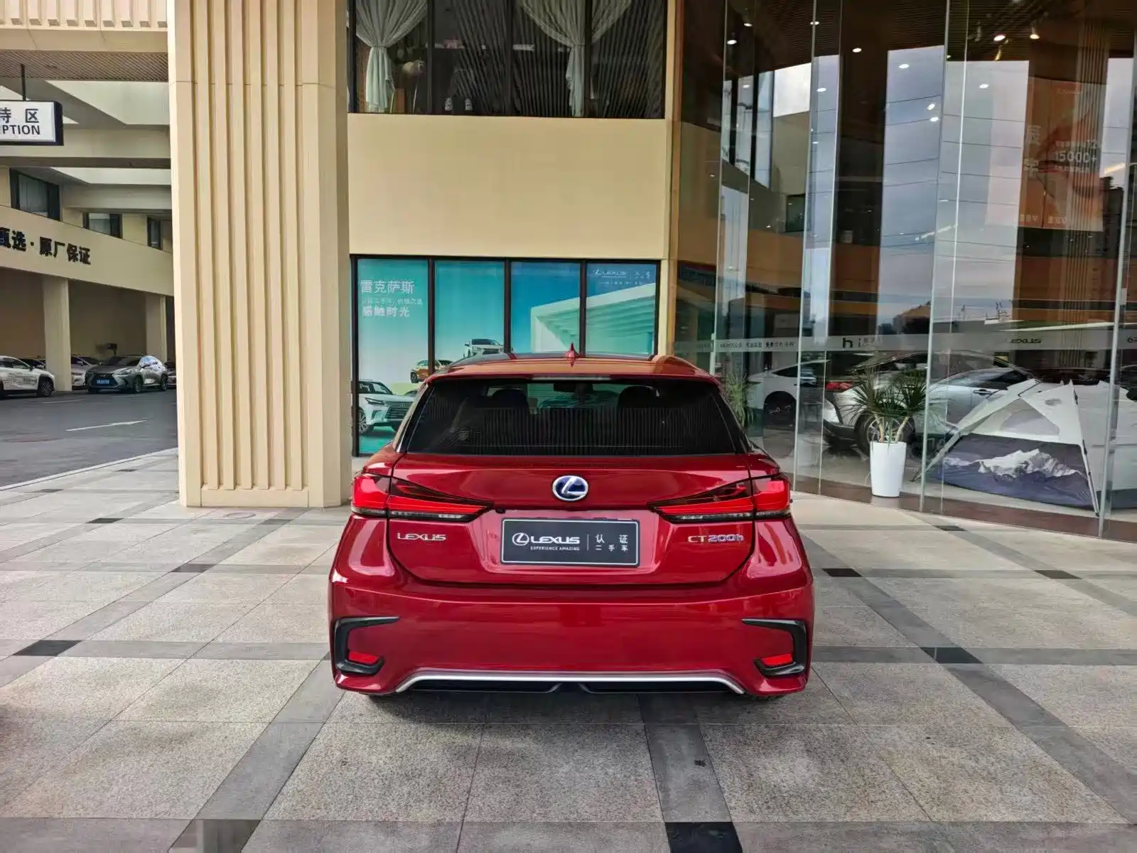 Фото 9 - Lexus CT