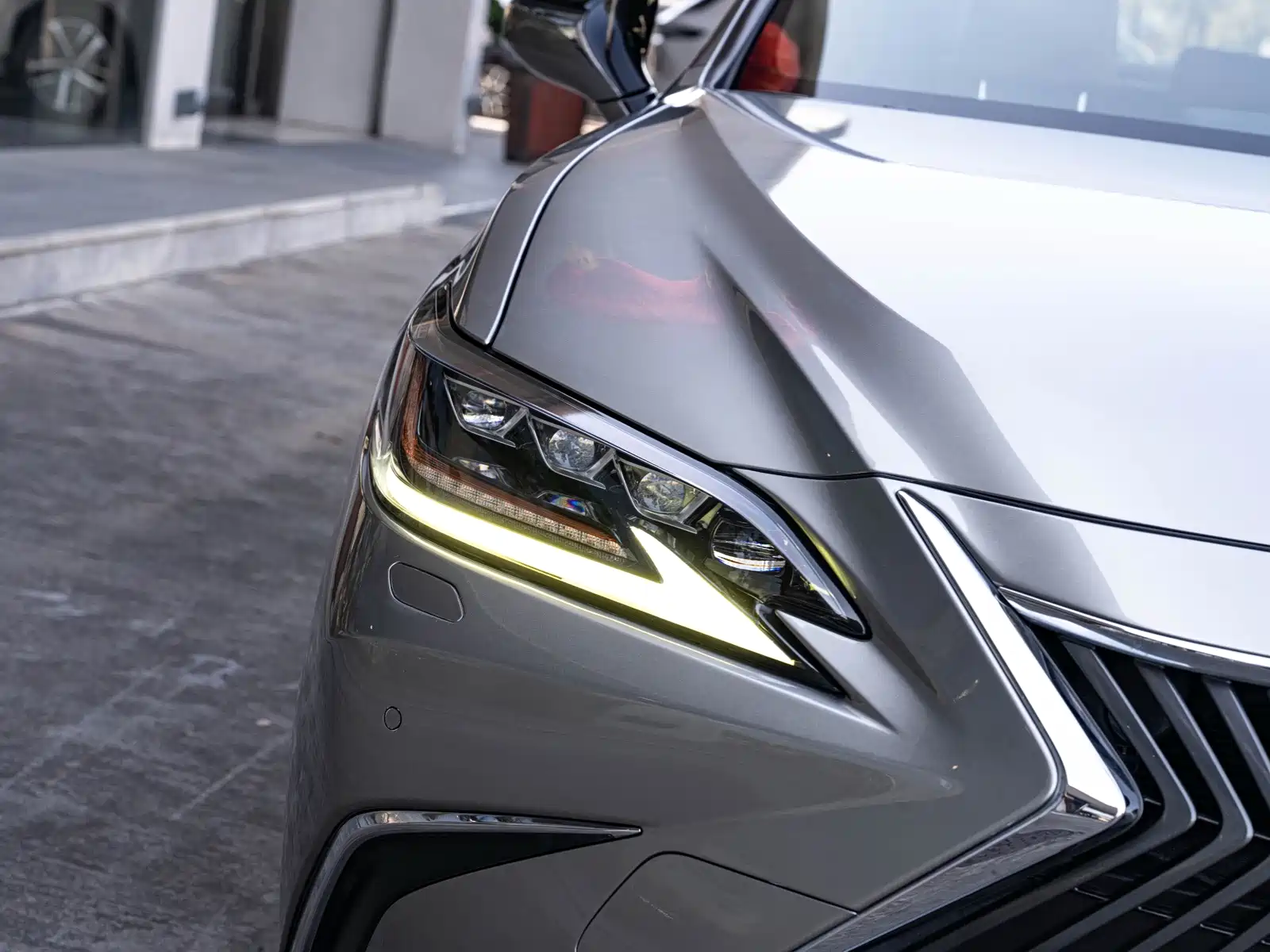 Photo 6 - Lexus ES