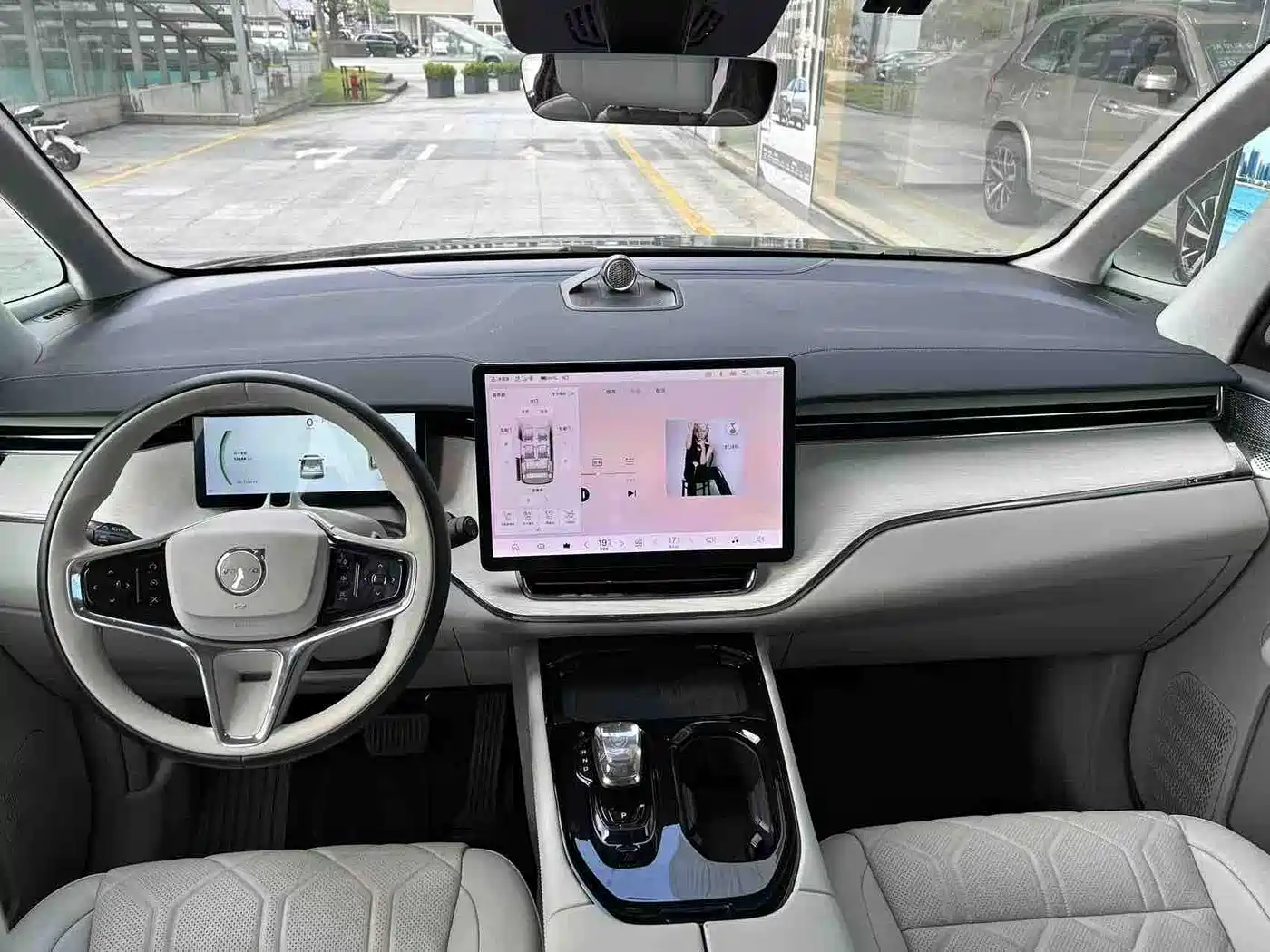Volvo EM90 2024 2025 Ultra Six-Seater