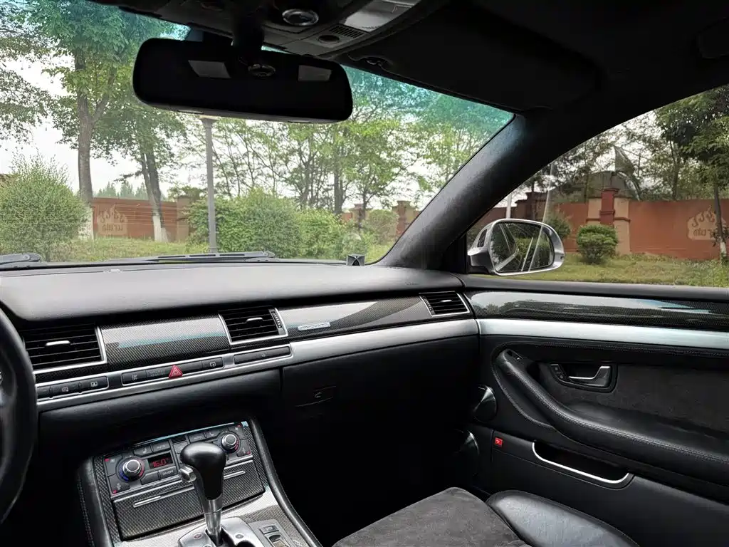 Audi S8 2009 Audi S8 5.2 FSI quattro фото 22