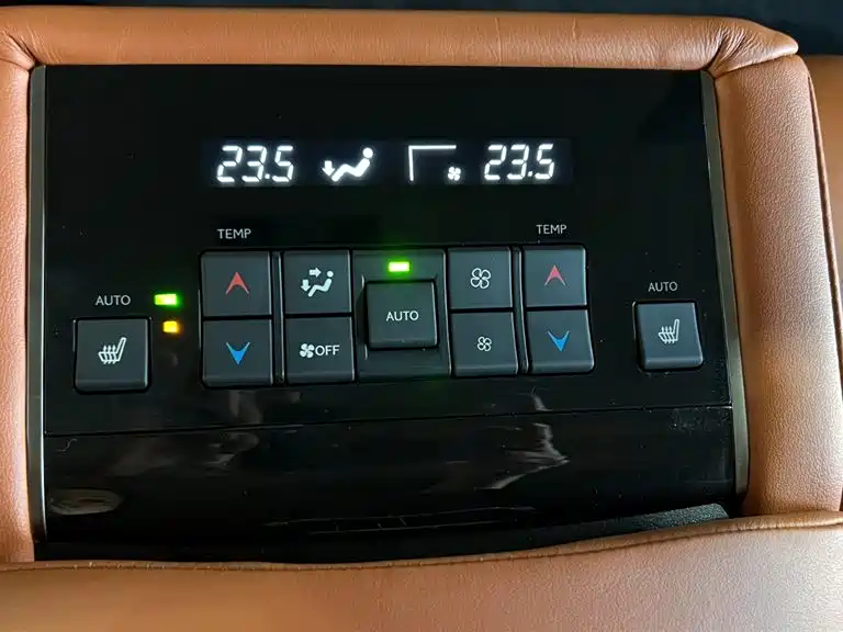 Lexus LX 2019 570 Dynamic Luxury Edition фото 19