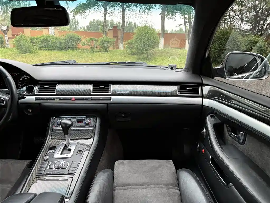 Audi S8 2009 Audi S8 5.2 FSI quattro фото 17