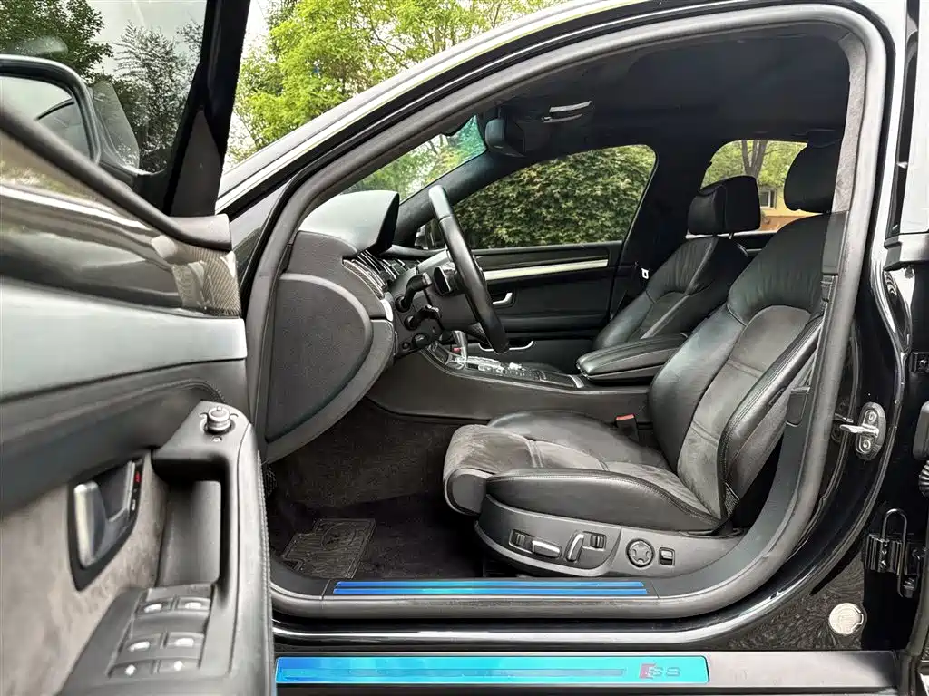 Audi S8 2009 Audi S8 5.2 FSI quattro фото 13