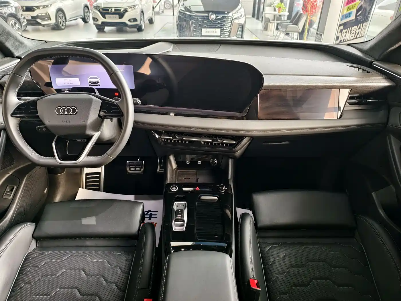 Audi Q6L e-tron фото 10