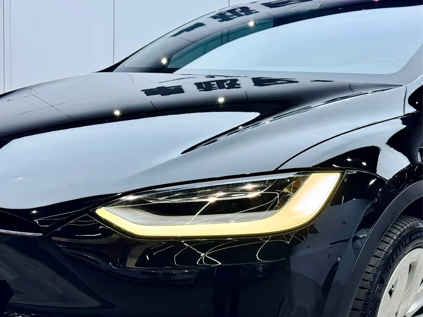 TESLA MODEL X