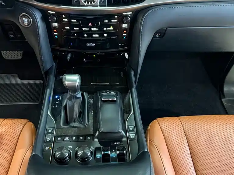 Lexus LX 2019 570 Dynamic Luxury Edition фото 16