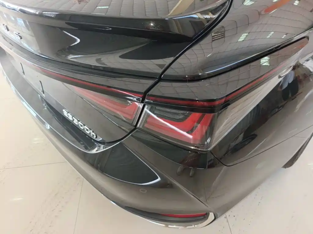 Lexus ES 2025 2025 300h Ultimate Edition