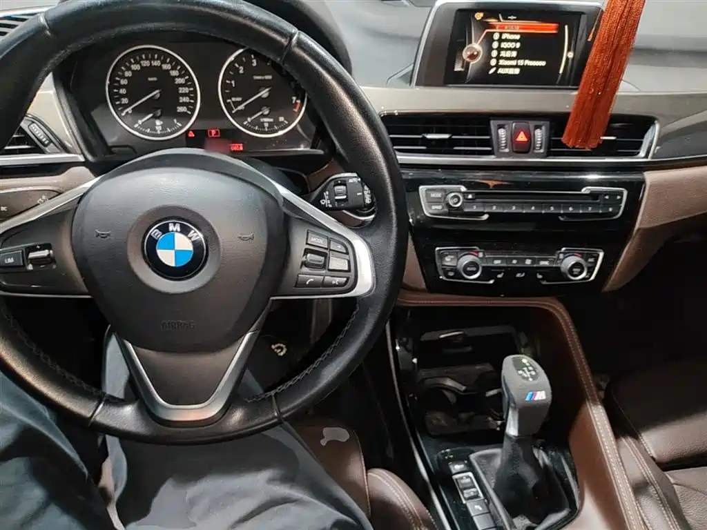 BMW X1 2016 sDrive18Li Luxury Model фото 10