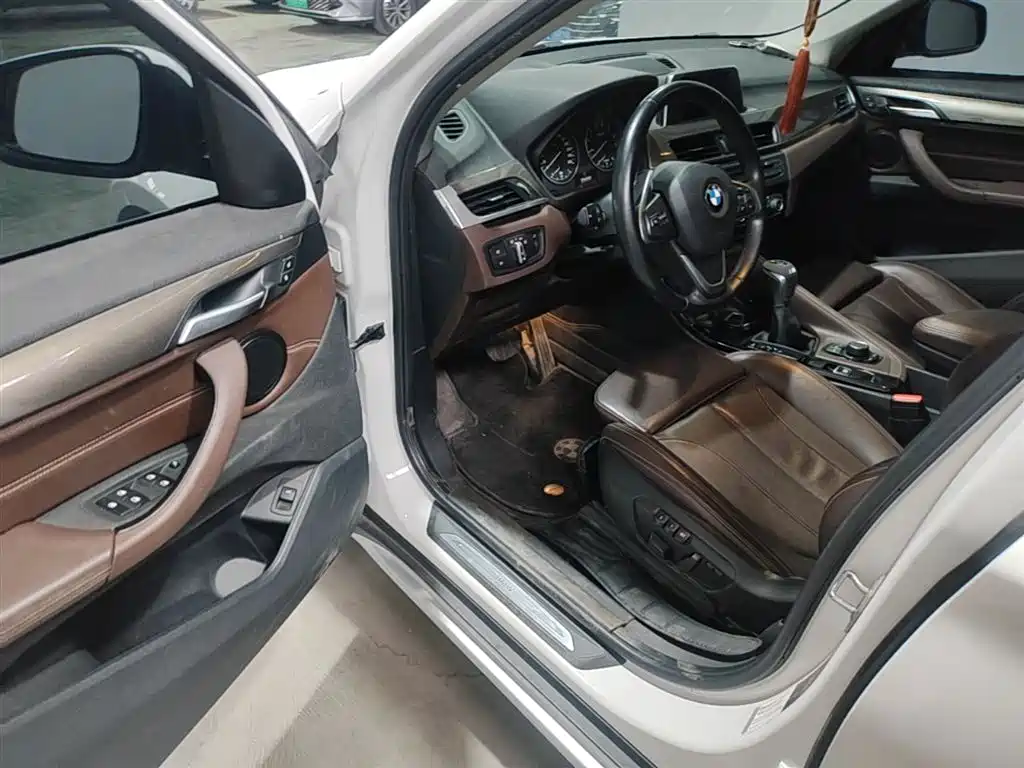 BMW X1 2016 sDrive18Li Luxury Model фото 16