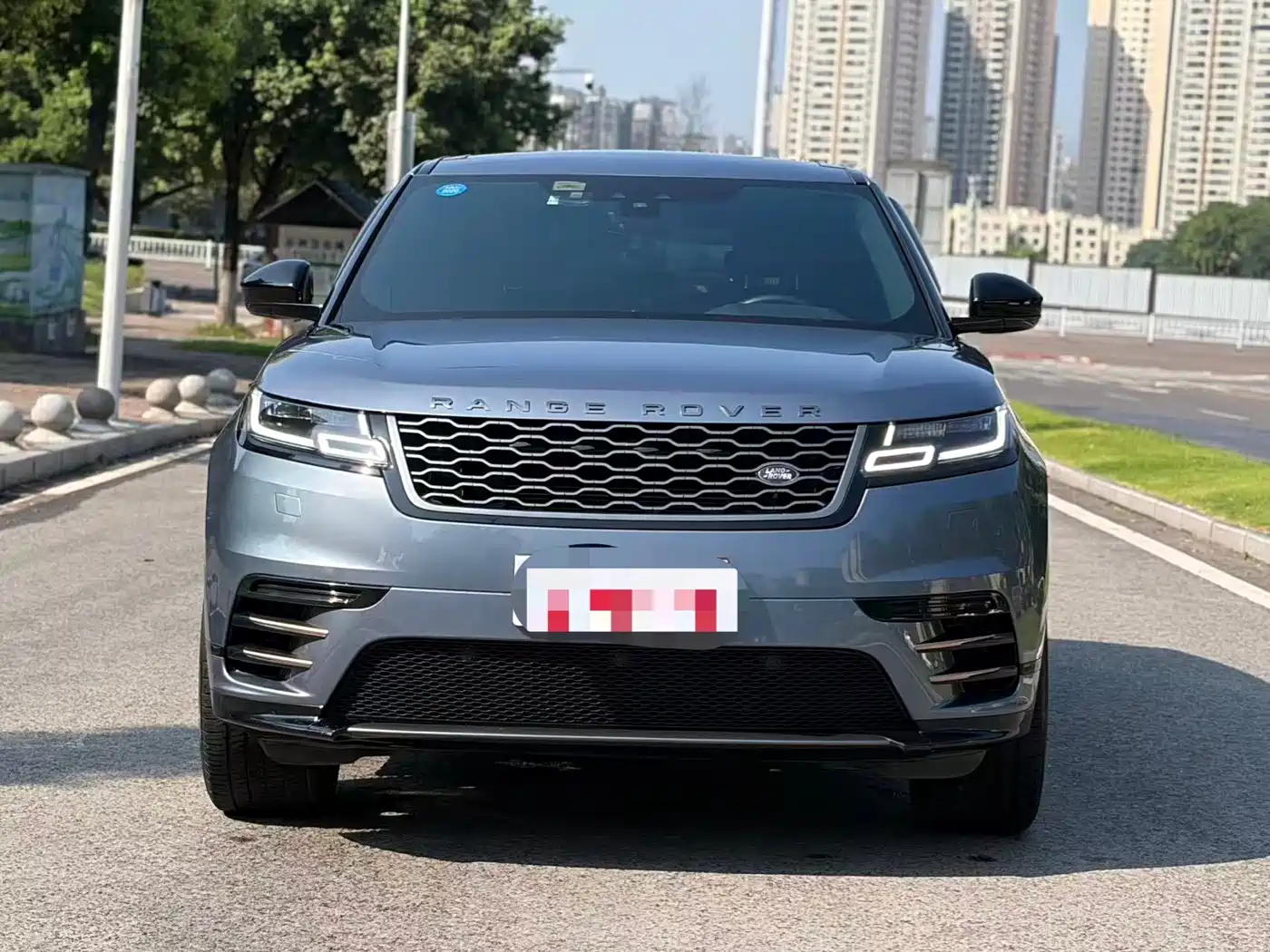 Photo 2 - Land Rover Range Rover Velar