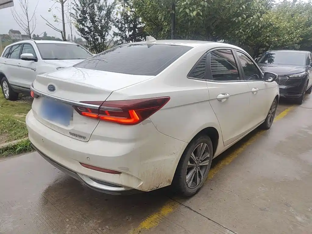 Ford Escort 2022 2021 1.5L Automatic Diamond Edition