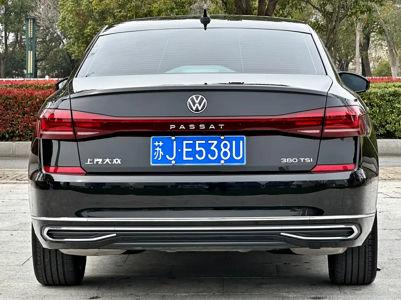 Volkswagen Passat 2024 380TSI Luxury фото 5