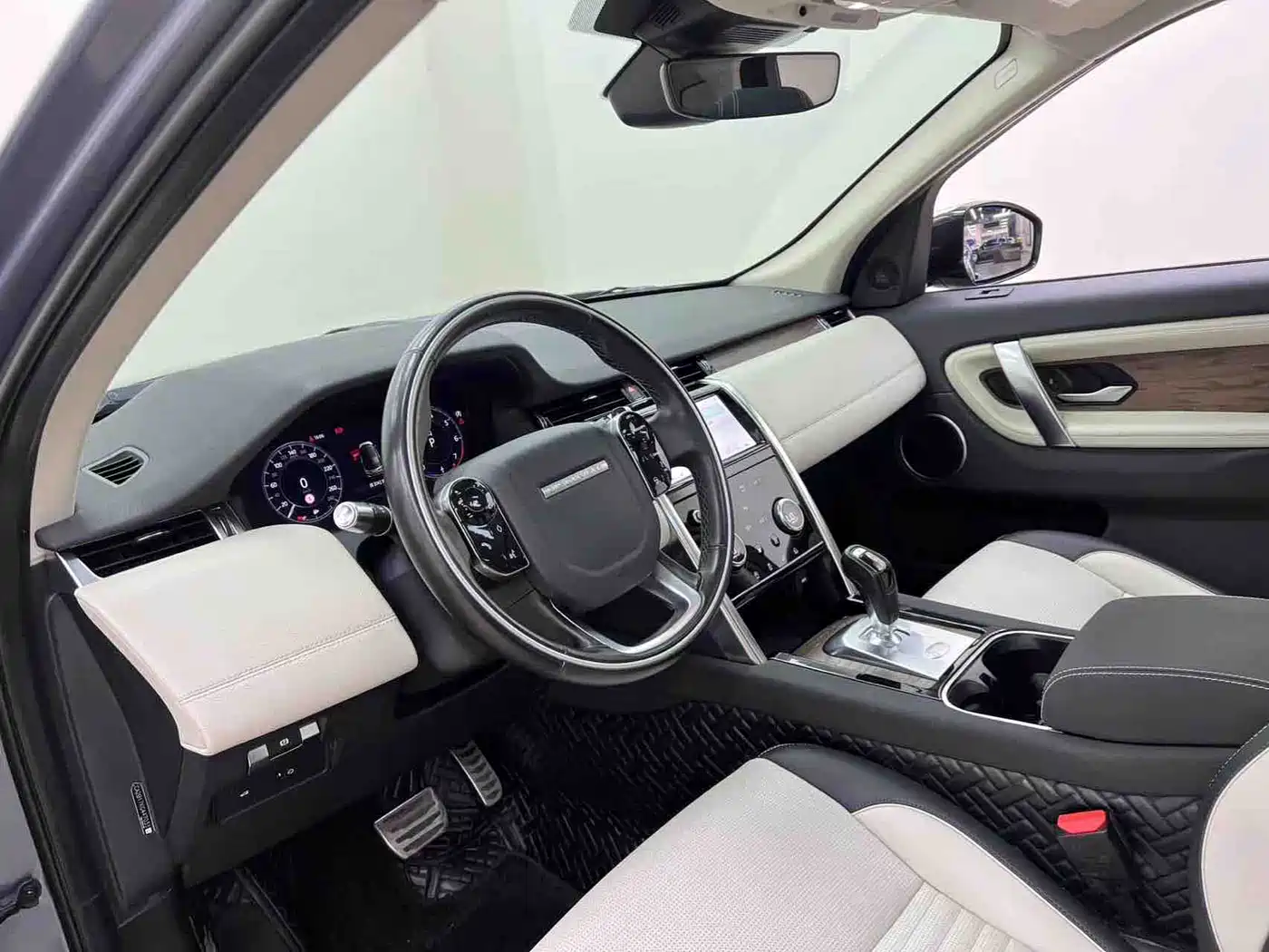 Land Rover Discovery Sport 2020 249PS R-Dynamic Performance фото 7