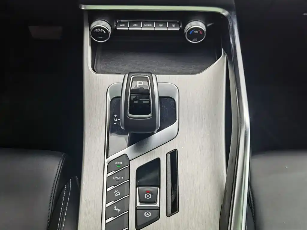 Photo 13 - Geely Binyue