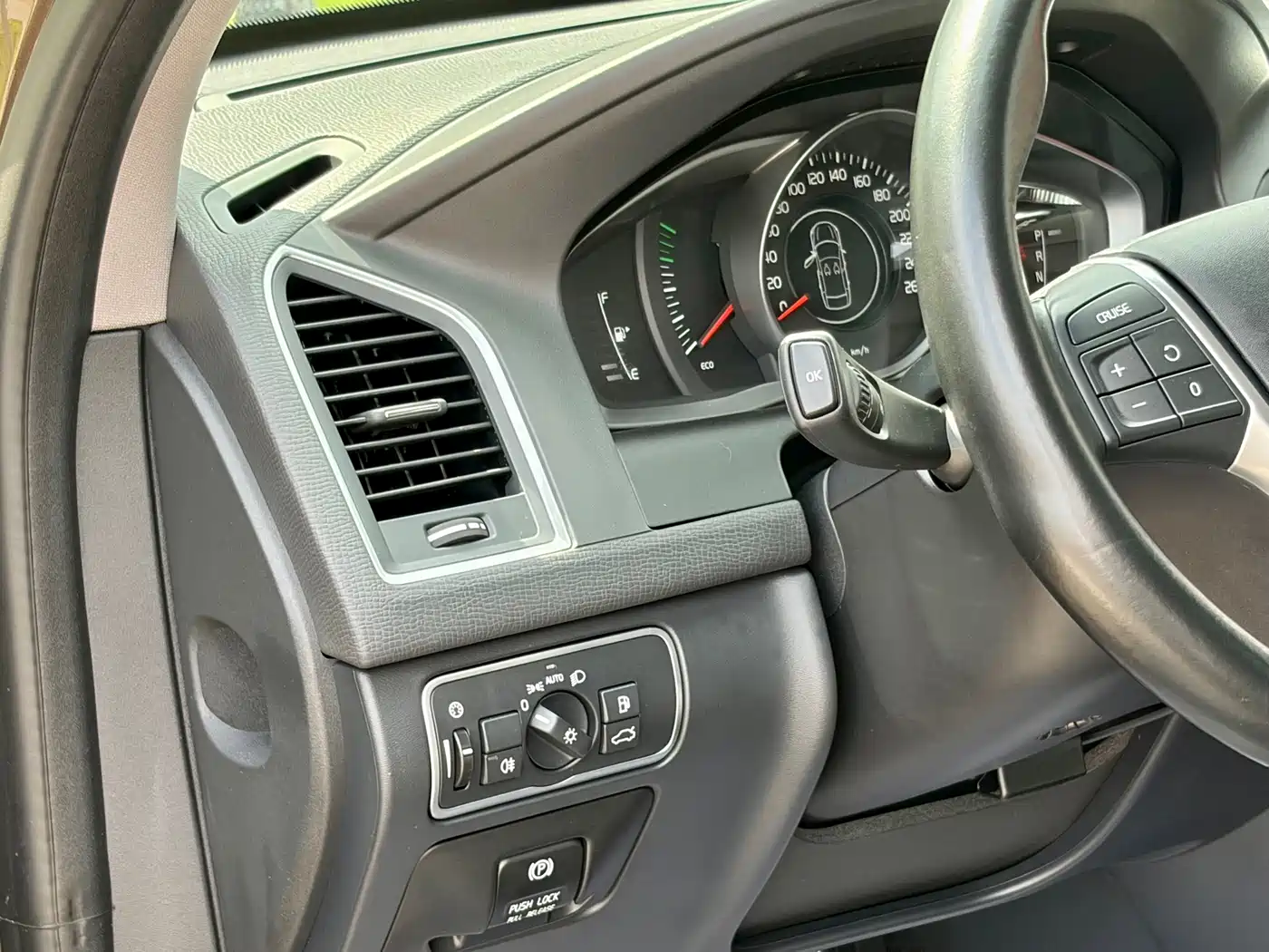 Volvo XC60 (Import) 2014 2015 T5 Smart Comfort Edition