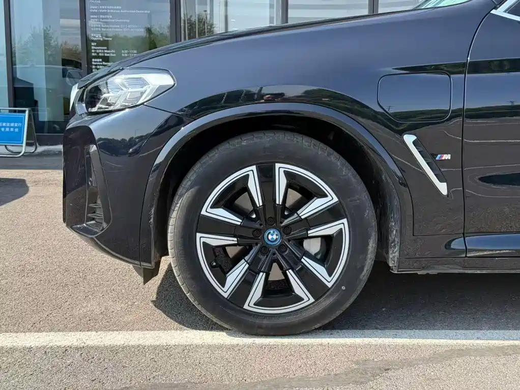 2025 BMW iX3