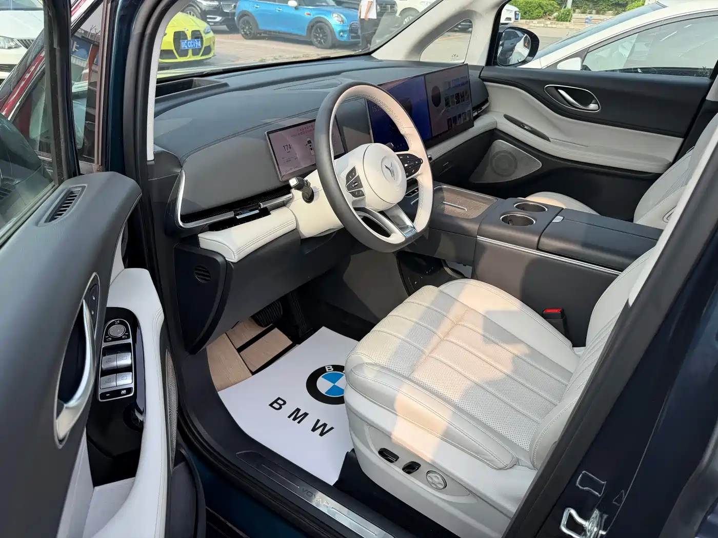 Voyah Auto Voyah Dreamer 2025 PHEV AWD Flagship Kunpeng Edition фото 5