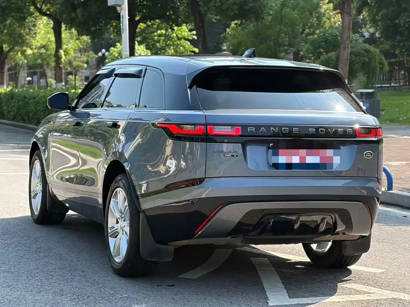 Photo 6 - Land Rover Range Rover Velar