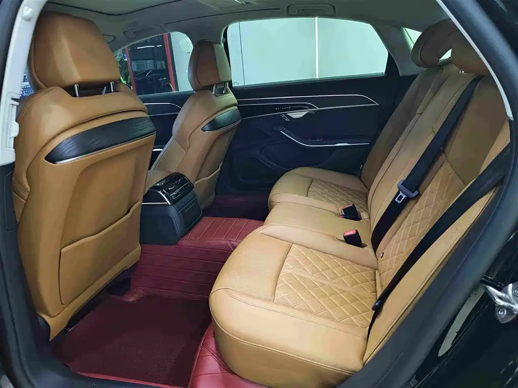 صورة 5 - Audi A8