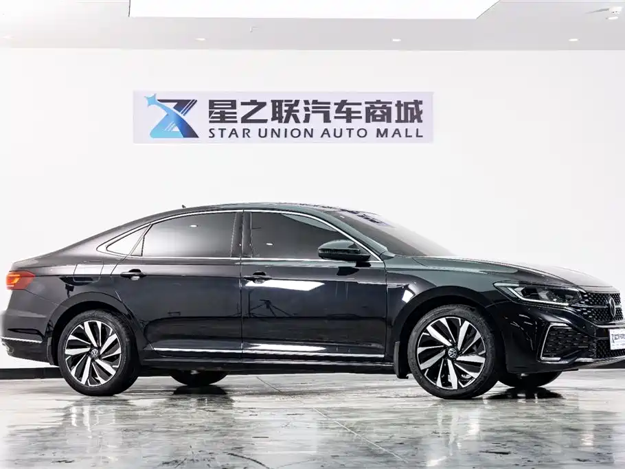 Volkswagen Passat 2022 330TSI Starlight Elite Edition фото 5