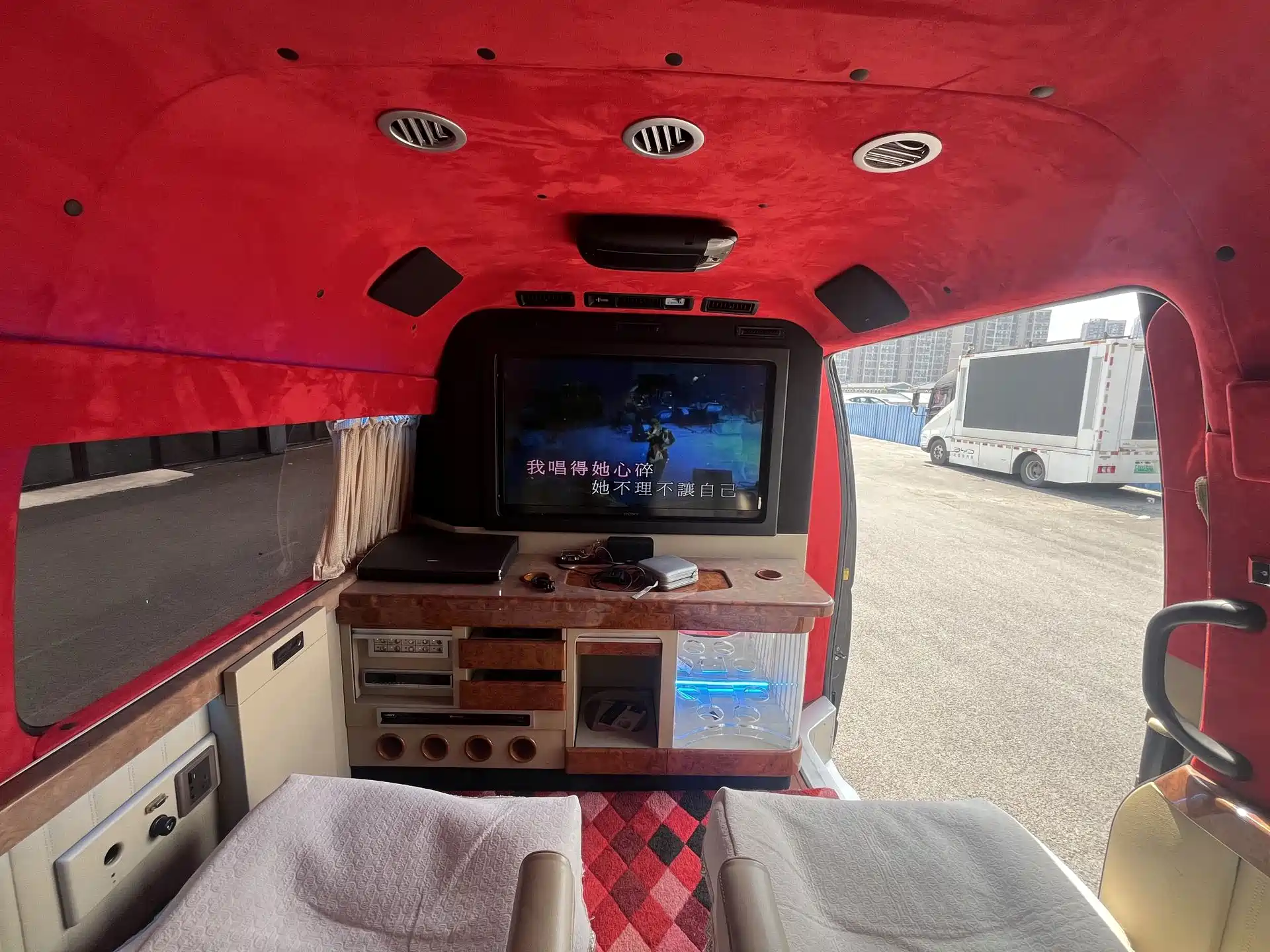 Фото 9 - Toyota HIACE