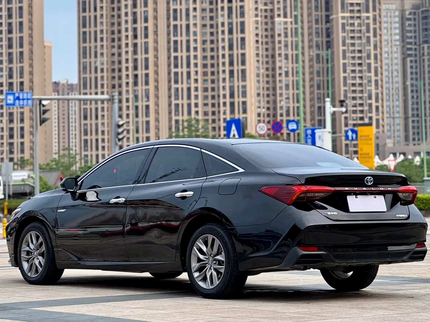 Toyota Avalon 2019 Hybrid 2.5L Luxury Edition China V фото 10