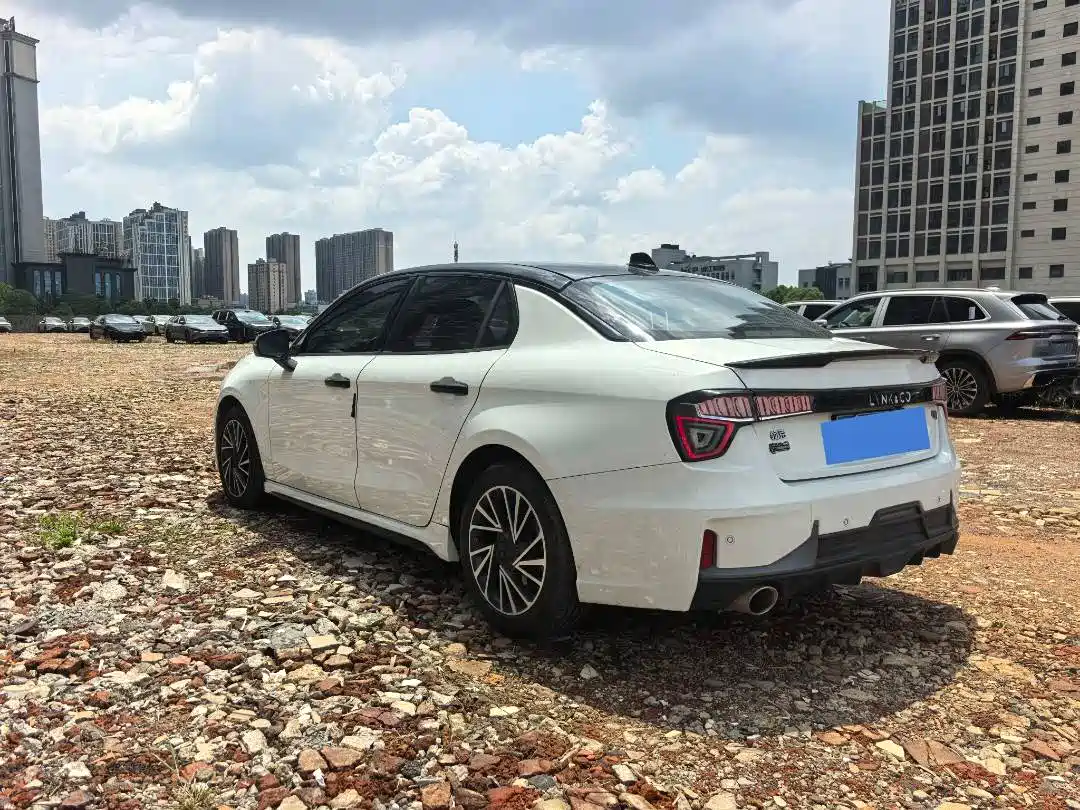 Lynk & Co 03 2021 2.0TD Auto Jin Plus фото 7
