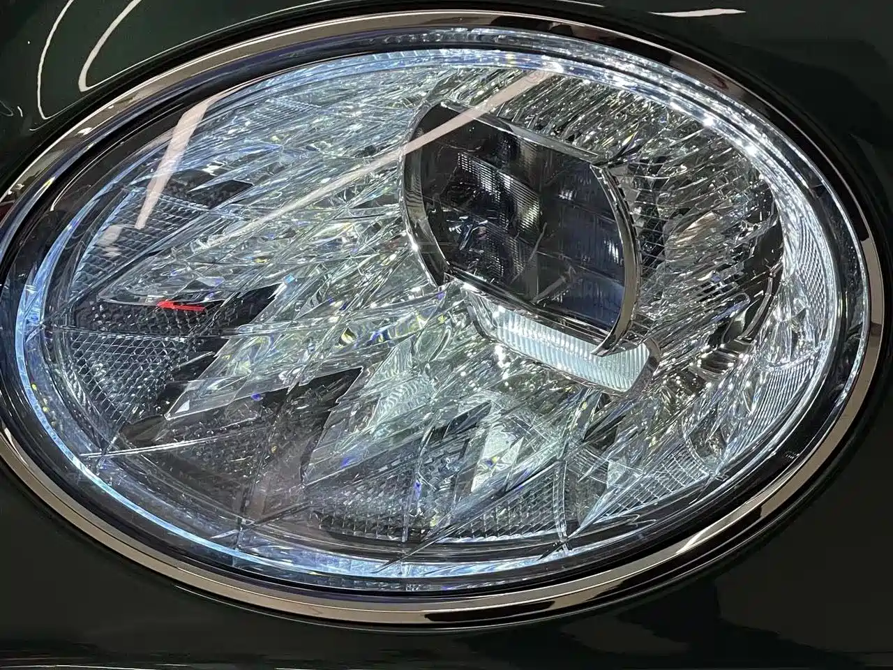 BENTLEY TIMYUE PLUG IN HYBRID