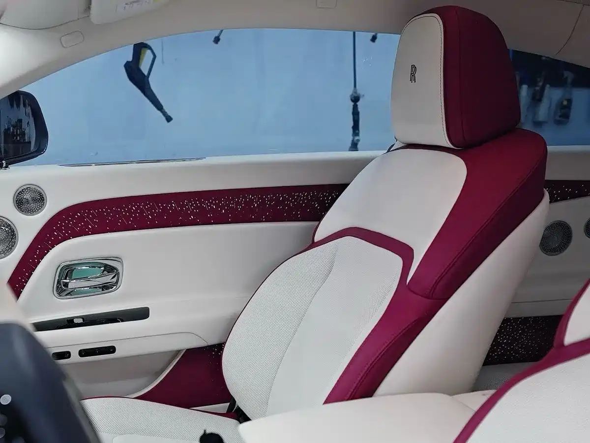 Фото 8 - Rolls-Royce Spectre