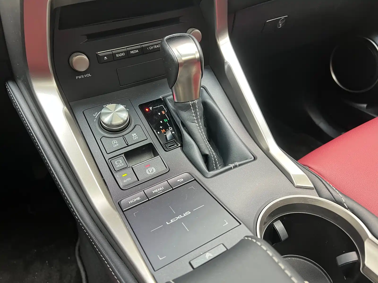 Фото 14 - Lexus NX