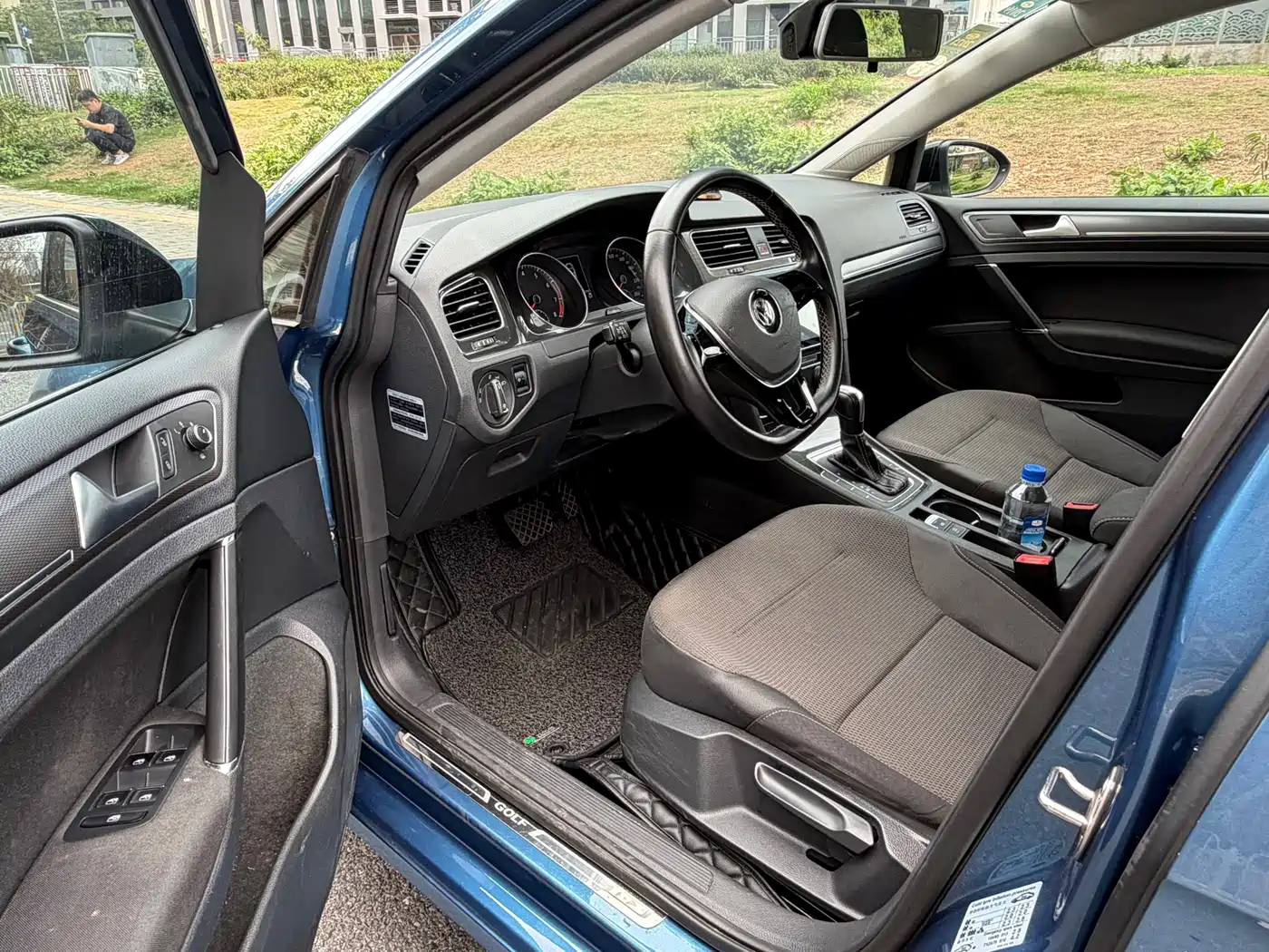 Volkswagen Golf 2017 1.6L Auto Comfort Millionth Edition фото 5