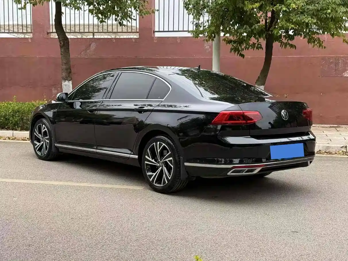 Volkswagen Magotan 2021 330TSI DSG 30th Anniversary Edition фото 4