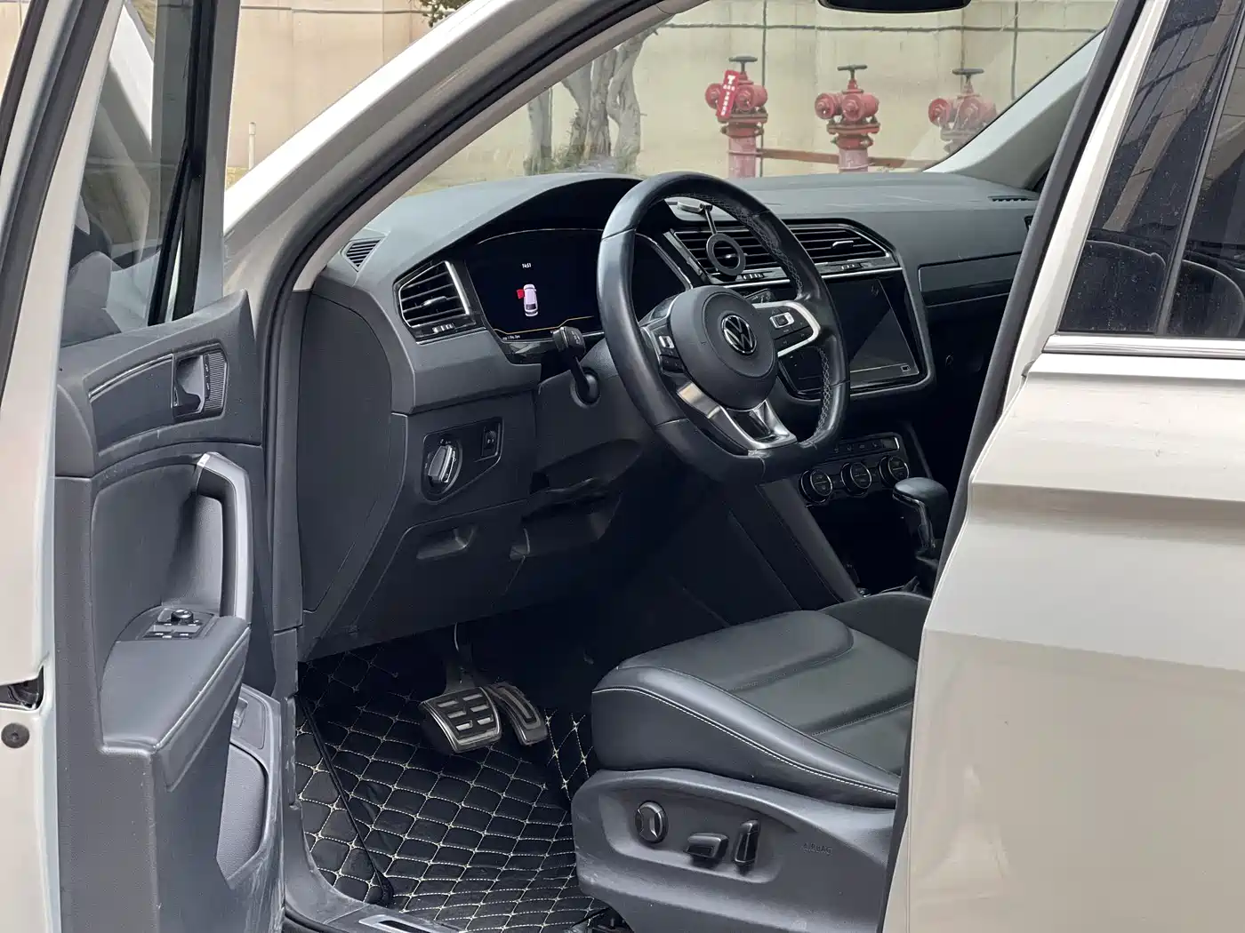 Volkswagen Tiguan L 2021 330TSI Automatic 2WD R-Line Premium фото 11