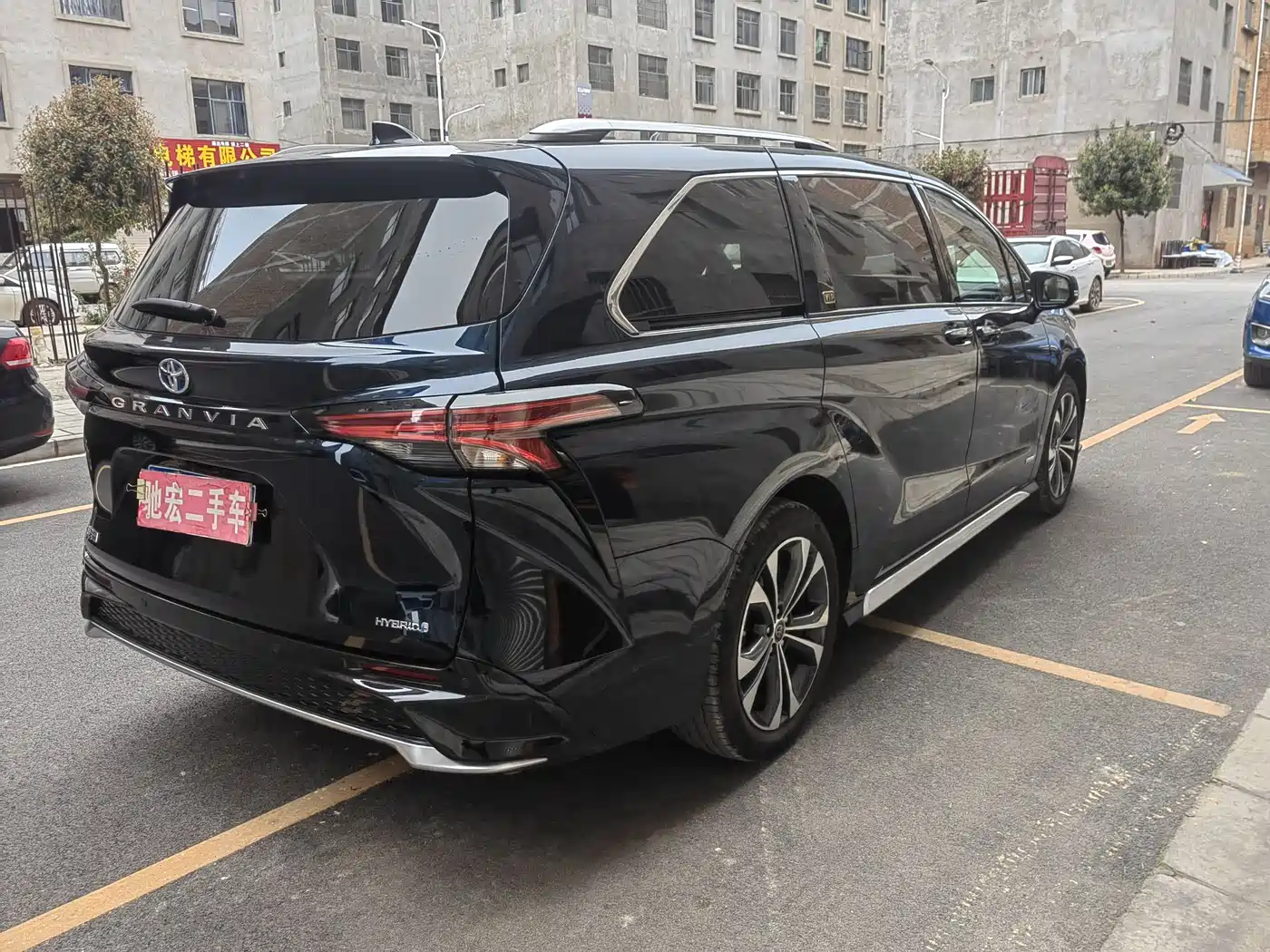Toyota Granvia 2023 2.5L Hybrid Flagship VIP Edition фото 8