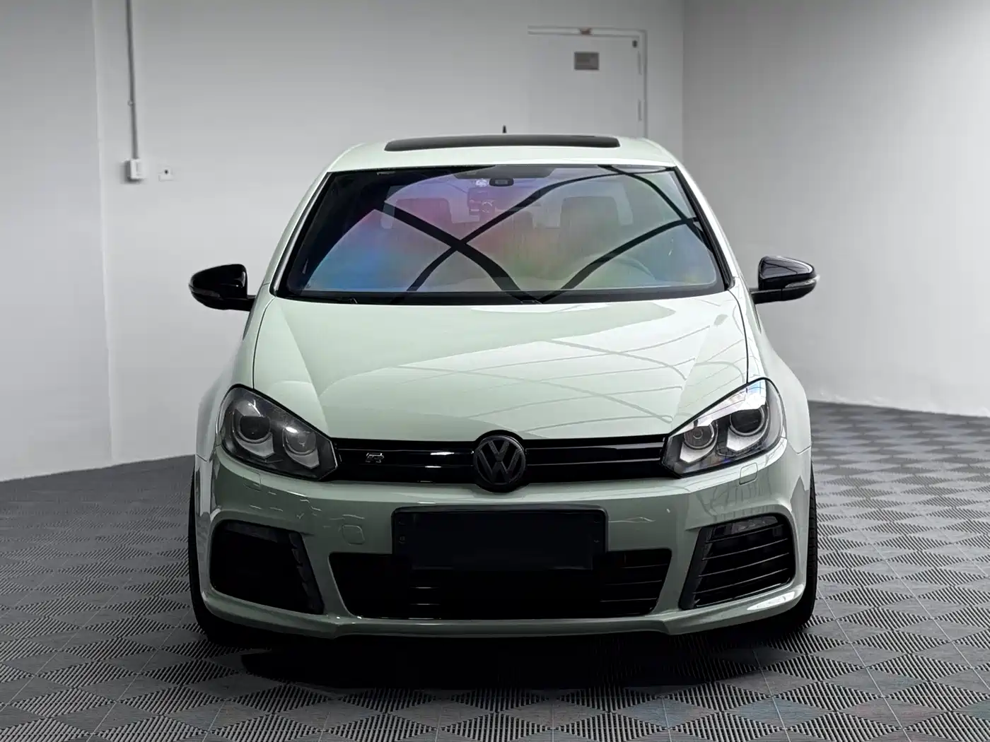 Volkswagen Golf (Import) 2011 2.0TSI R фото 2