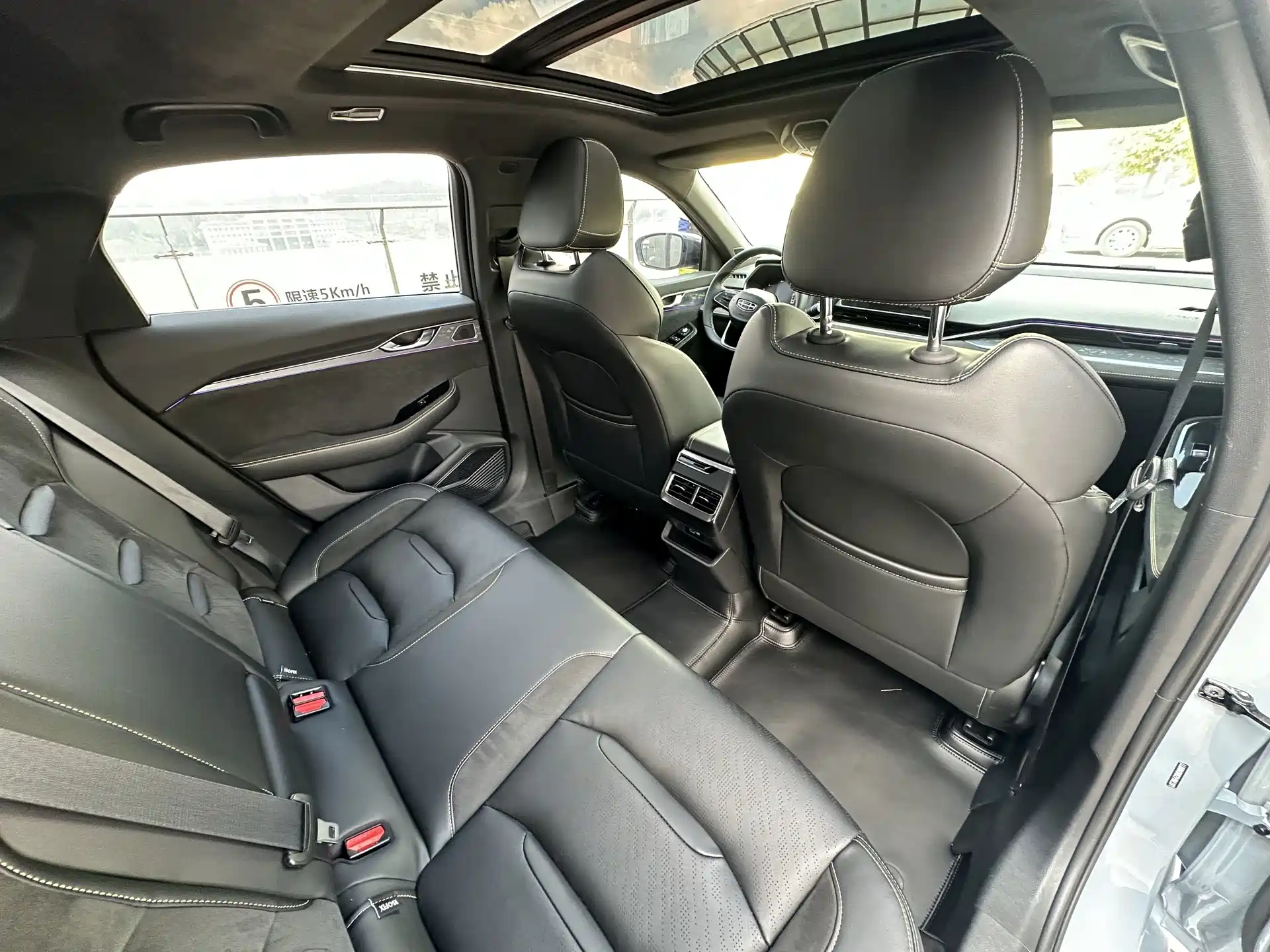 Фото 9 - Geely Preface