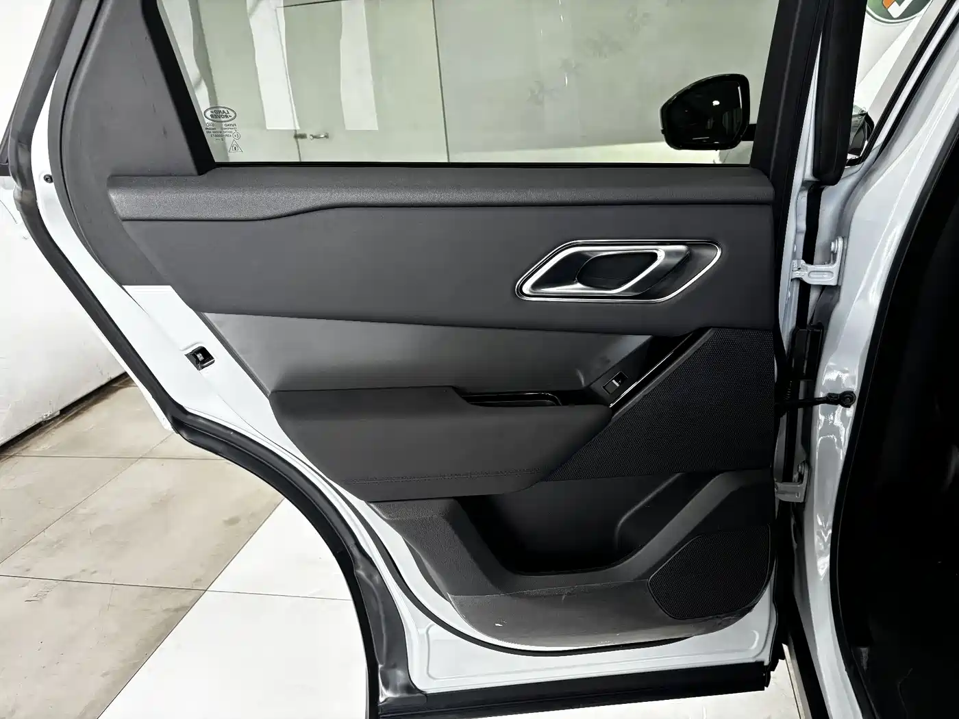 Land Rover Range Rover Velar 2024 Dynamic SE фото 20
