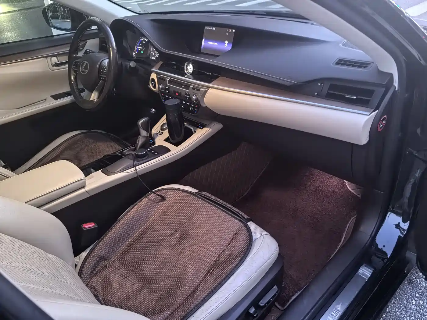 Фото 10 - Lexus ES