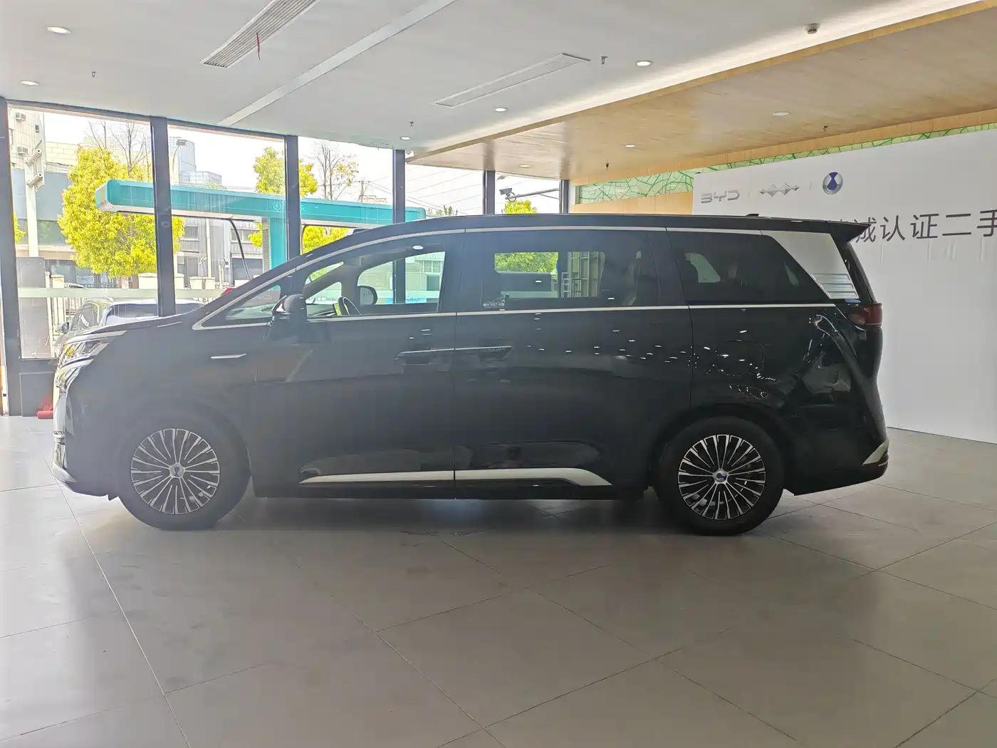 Denza D9 2025 Model DM-i Smart Drive Edition 1020 AWD Flagship фото 2