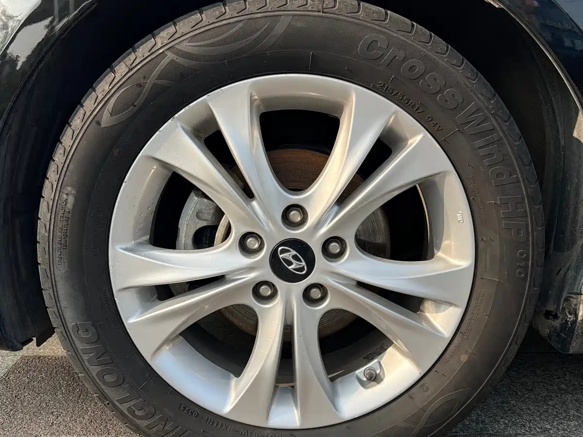 Hyundai Sonata 2013 2.0L Automatic Luxury Edition фото 4