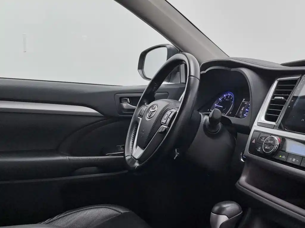 Фото 22 - Toyota Highlander