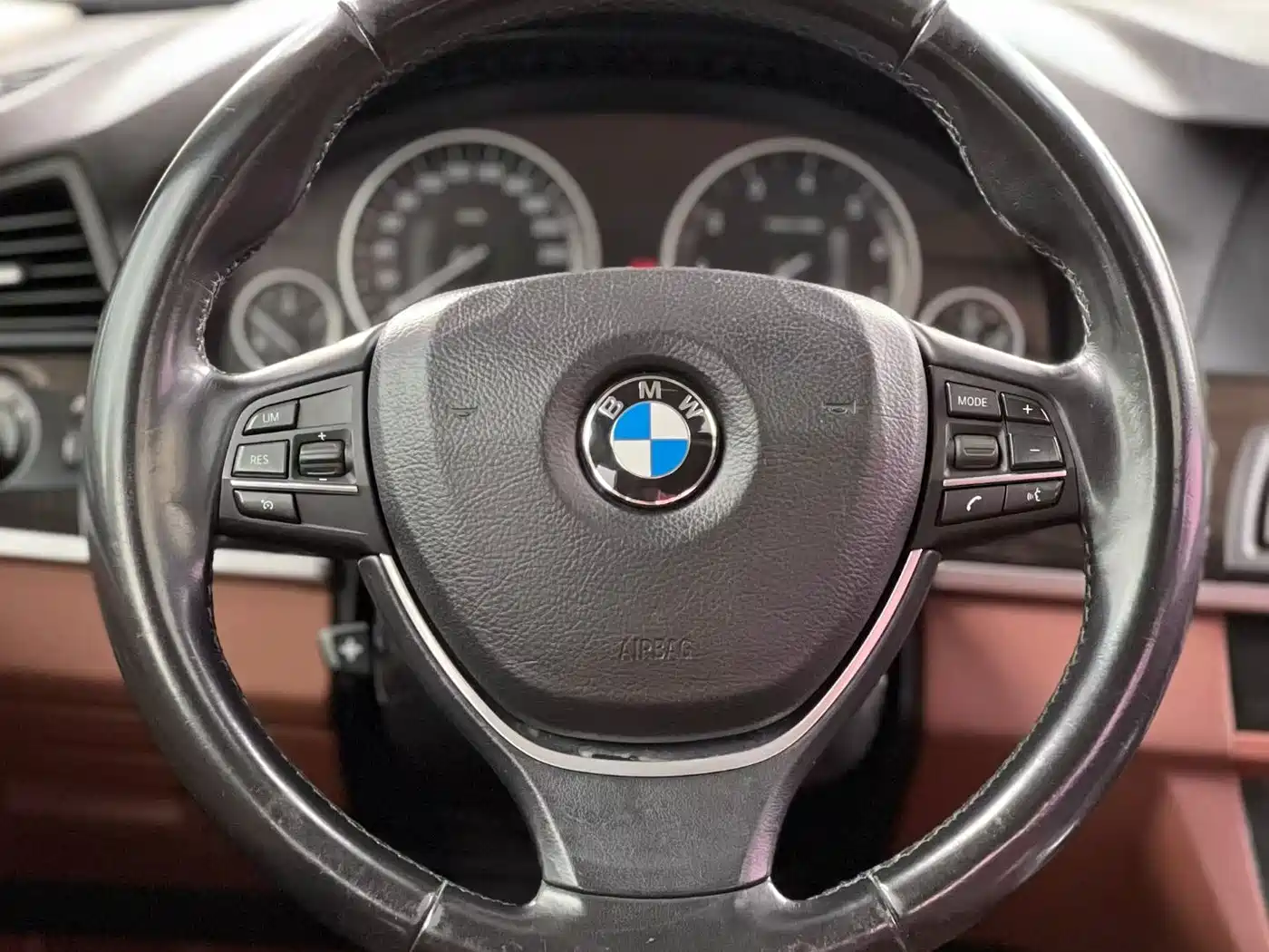 BMW 5 Series 2014 525Li Leading фото 2